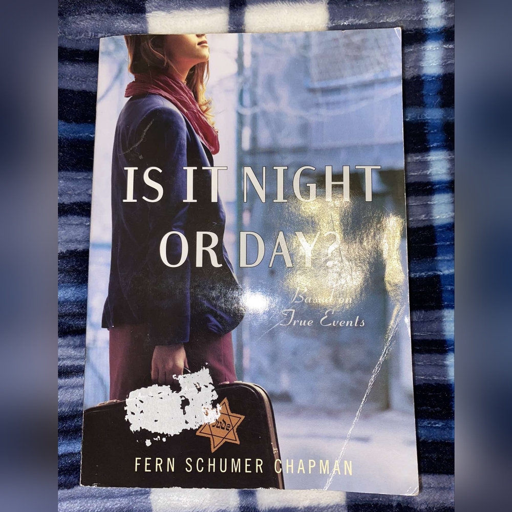 A book called is it night or day